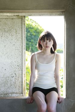 欲求不満な人妻は毎晩隣人に