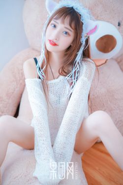 美女脱掉衣服